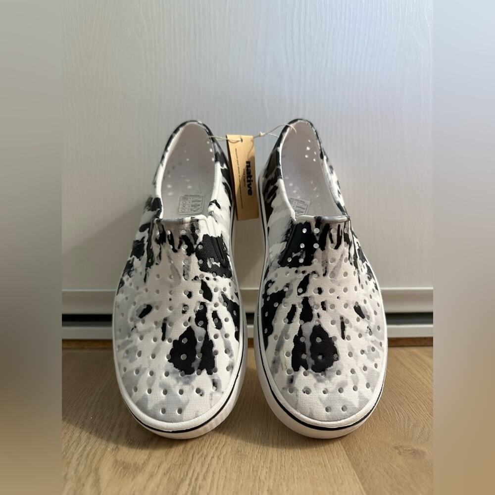 NWT Kids Sz J3 Native Jefferson Print - Shell White / Grey Tie Dye